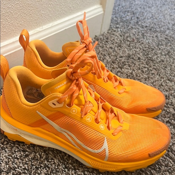 Nike Trail Running Shoes Orange - Picture 1 of 5